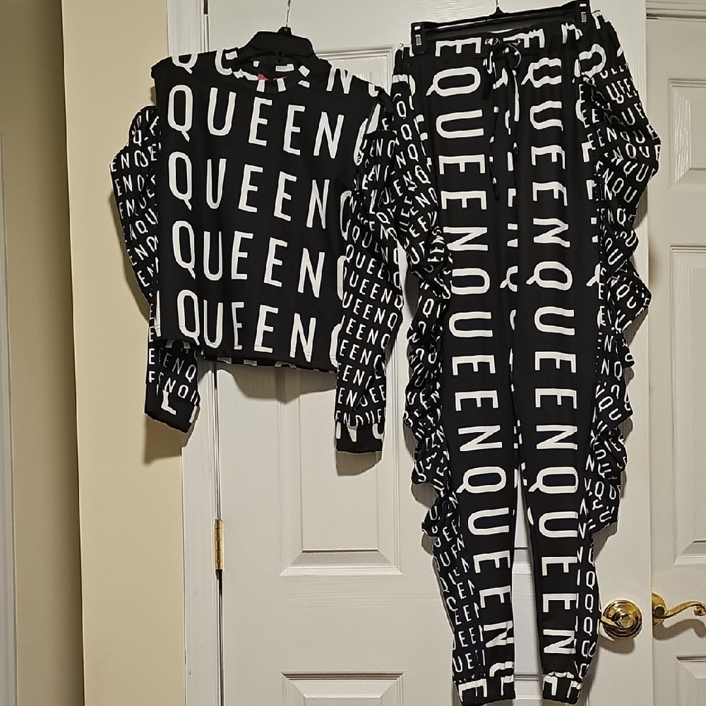 Sassy Jones Zuri Draped Jogger Set In  Queen Print